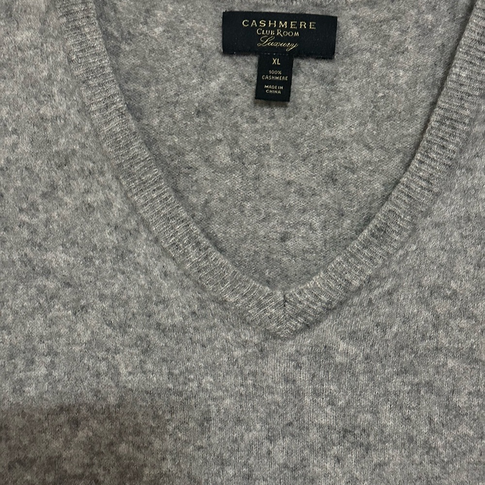 Cashmere Club Room Luxury Man’s Sweater, size XL, Gray Color, 100% Cashmere - Picture 3 of 10